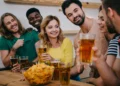 Desce uma gelada: consumidores pagam mais por experiência e qualidade na cerveja