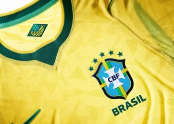 Copa puxa busca por camisas de futebol