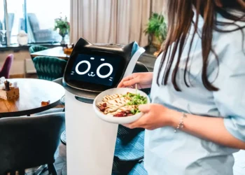 A IA saiu do hype. Agora ela entrega resultado no foodservice