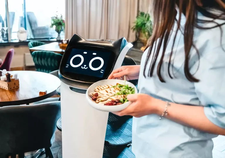 A IA saiu do hype. Agora ela entrega resultado no foodservice