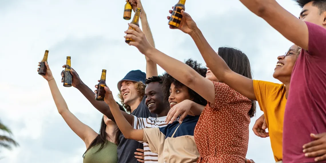 Desce uma gelada: consumidores pagam mais por experiência e qualidade na cerveja