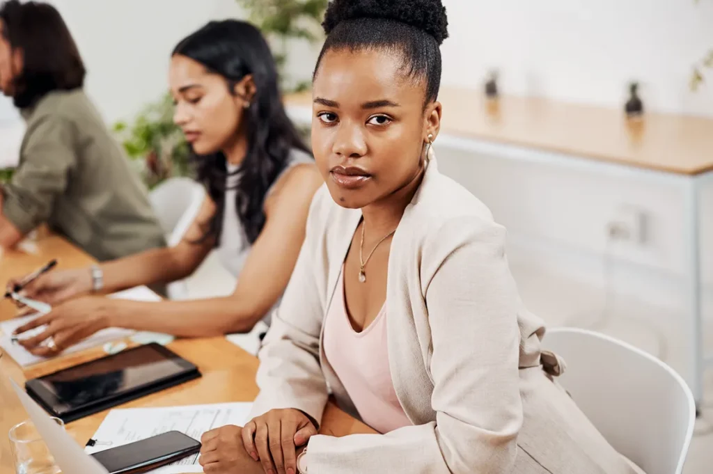 Desemprego entre mulheres negras jovens chega a 24,7%, aponta estudo