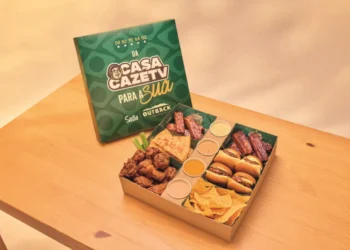 Outback lança box temático em parceria com a Casa CazéTV