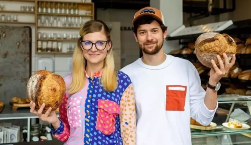 Rebread: a startup que converte sobras de pão em bebidas, ingredientes e cosméticos