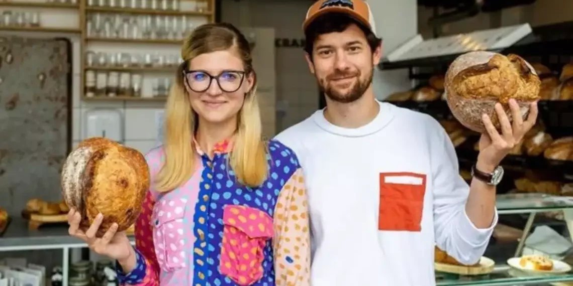 Rebread: a startup que converte sobras de pão em bebidas, ingredientes e cosméticos