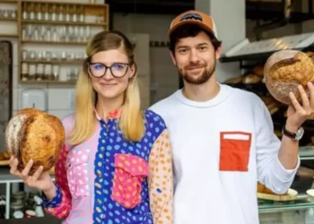 Rebread: a startup que converte sobras de pão em bebidas, ingredientes e cosméticos