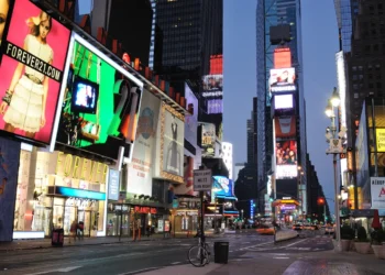 Helloo oferece desconto em mídia DOOH para clientes Vai de Visa