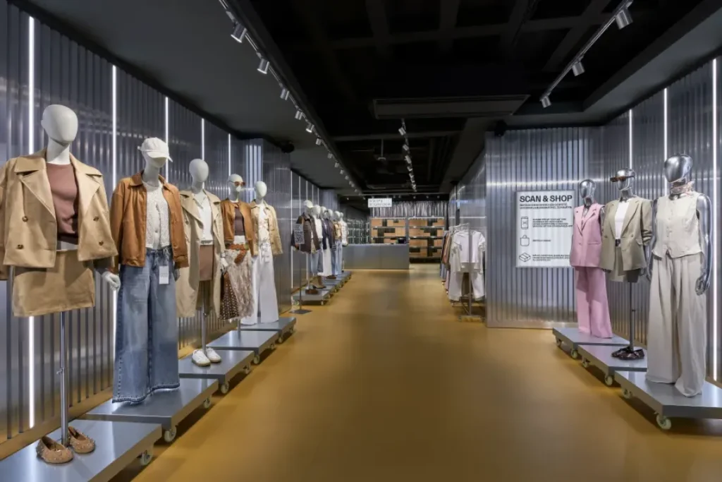 Stradivarius transforma loja em showroom exclusivo de click & collect