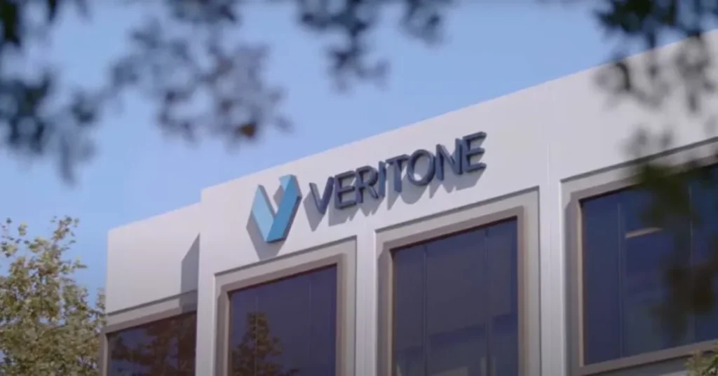 Veritone, empresa de IA, planeja demitir 25% da equipe como redução de custos