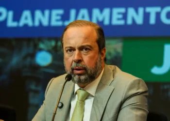 Brasil foi o País com menor impacto com guerra dos EUA no Oriente Médio, diz Silveira