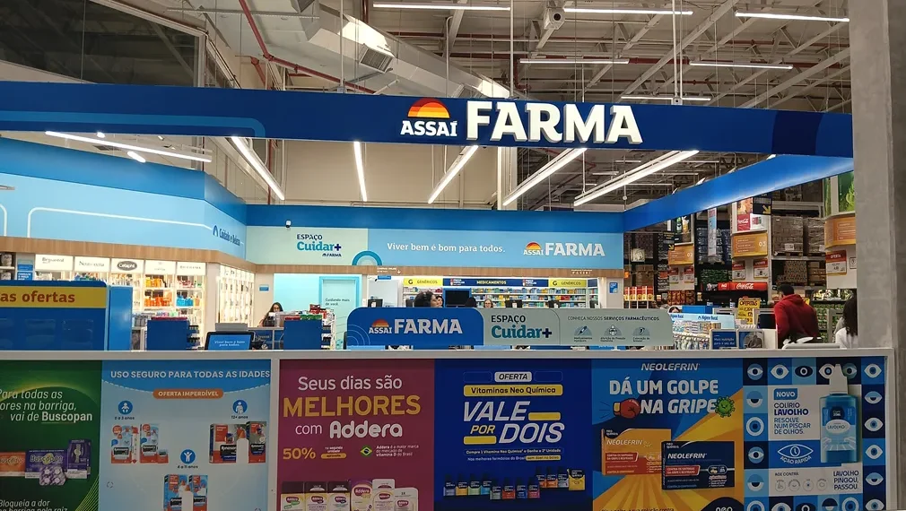 Três meses após a aprovação da lei, Assaí inaugura sua rede de farmácias