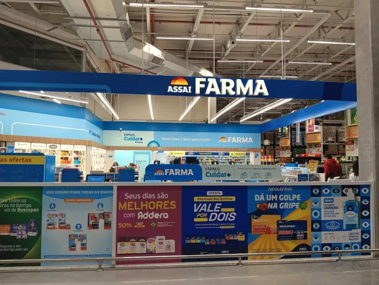 Três meses após a aprovação da lei, Assaí inaugura sua rede de farmácias