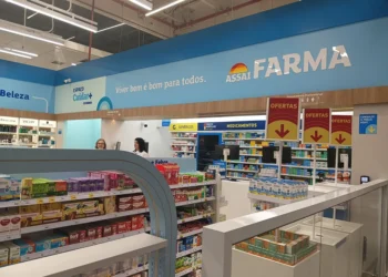 Três meses após a aprovação da lei, Assaí inaugura sua rede de farmácias