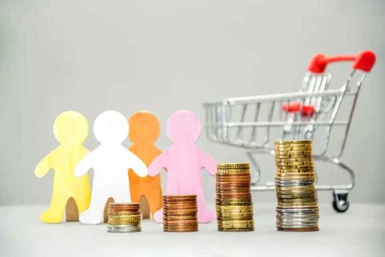 Pleno emprego, mas não pleno consumo: a nova disputa pelo orçamento do brasileiro