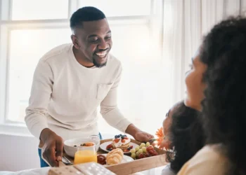 Café da manhã lidera crescimento dos pedidos no iFood em 2025