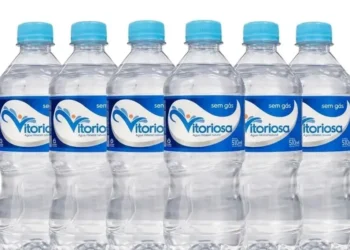 Anvisa interdita água mineral da marca Vitoriosa por conter coliformes