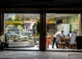 Insegurança leva brasileiros a desistirem de compras presenciais