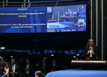 Senado aprova MP que põe fim à taxa das blusinhas